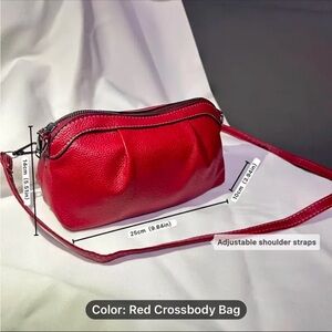 Purse/ Handbag 

Beautiful tan handbag, pebble leather cloth inside